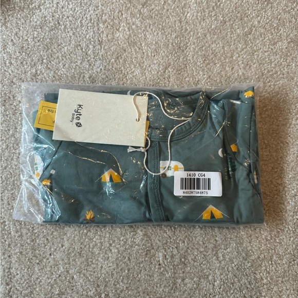 Kyte BABY Other - BNWT Kyte Baby Long sleeve button romper 12-18 months campsite